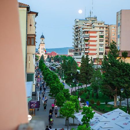 Middle Of The Boulevard Alba Iulia Exterior foto